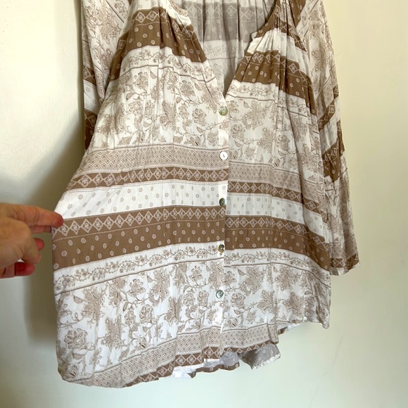 🎈3/$25🎈Show Me Your MuMu Button Down Rayon Blouse - Picture 4 of 5